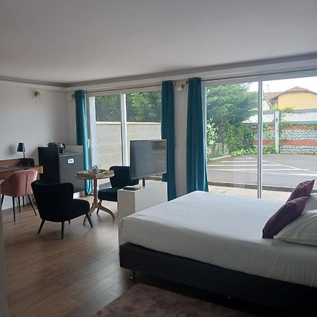 Touraco Bed & Breakfast Villars-les-Dombes Exterior photo