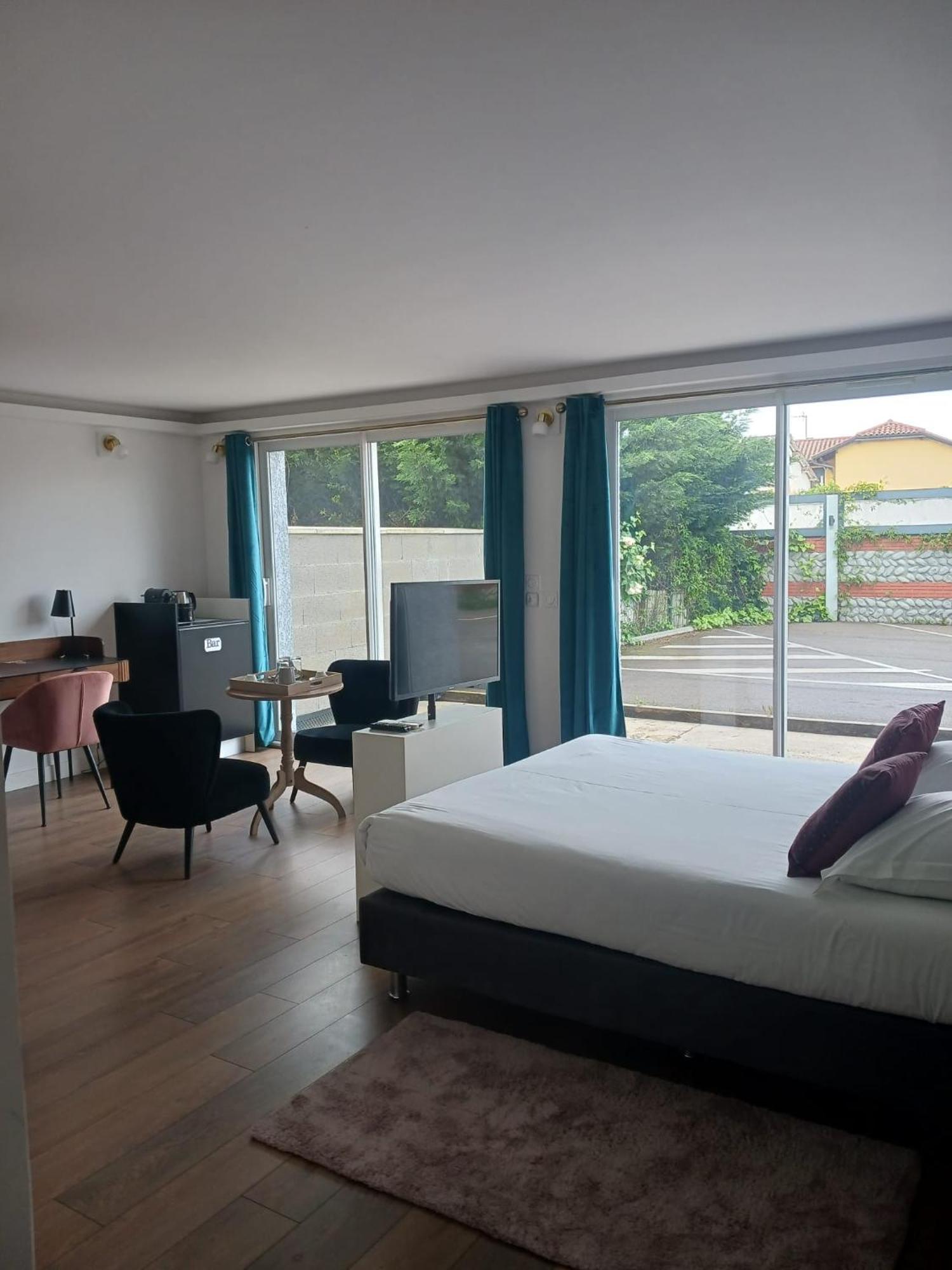 Touraco Bed & Breakfast Villars-les-Dombes Exterior photo